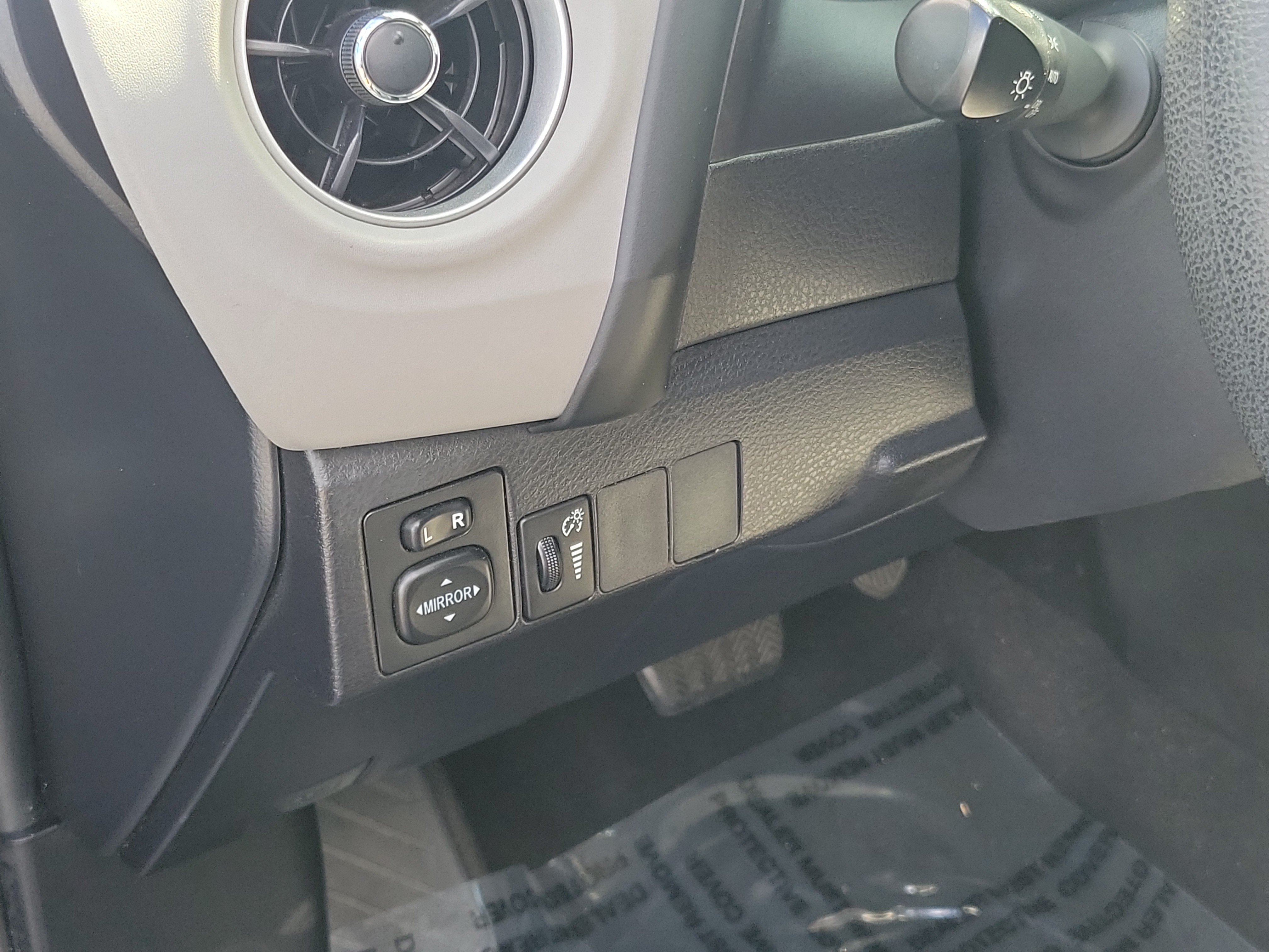 Certified 2018 Toyota Corolla LE FWD image 19