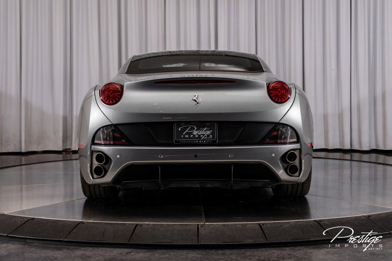 Used 2014 Ferrari California image 20