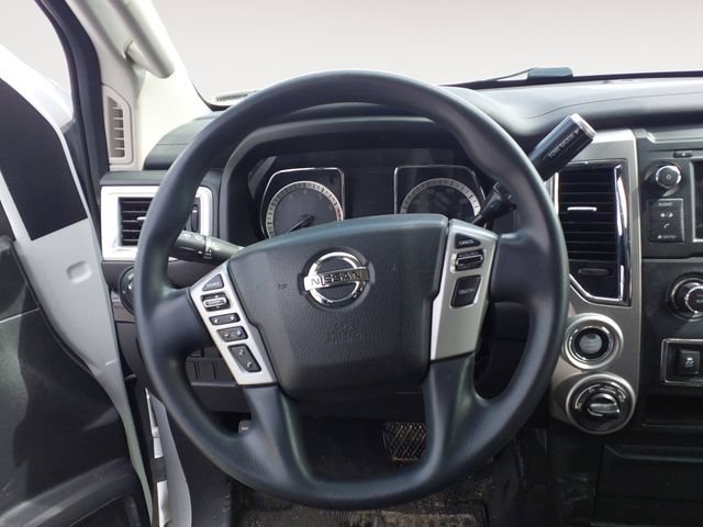 Used 2019 Nissan Titan SV AWD/4WD image 9