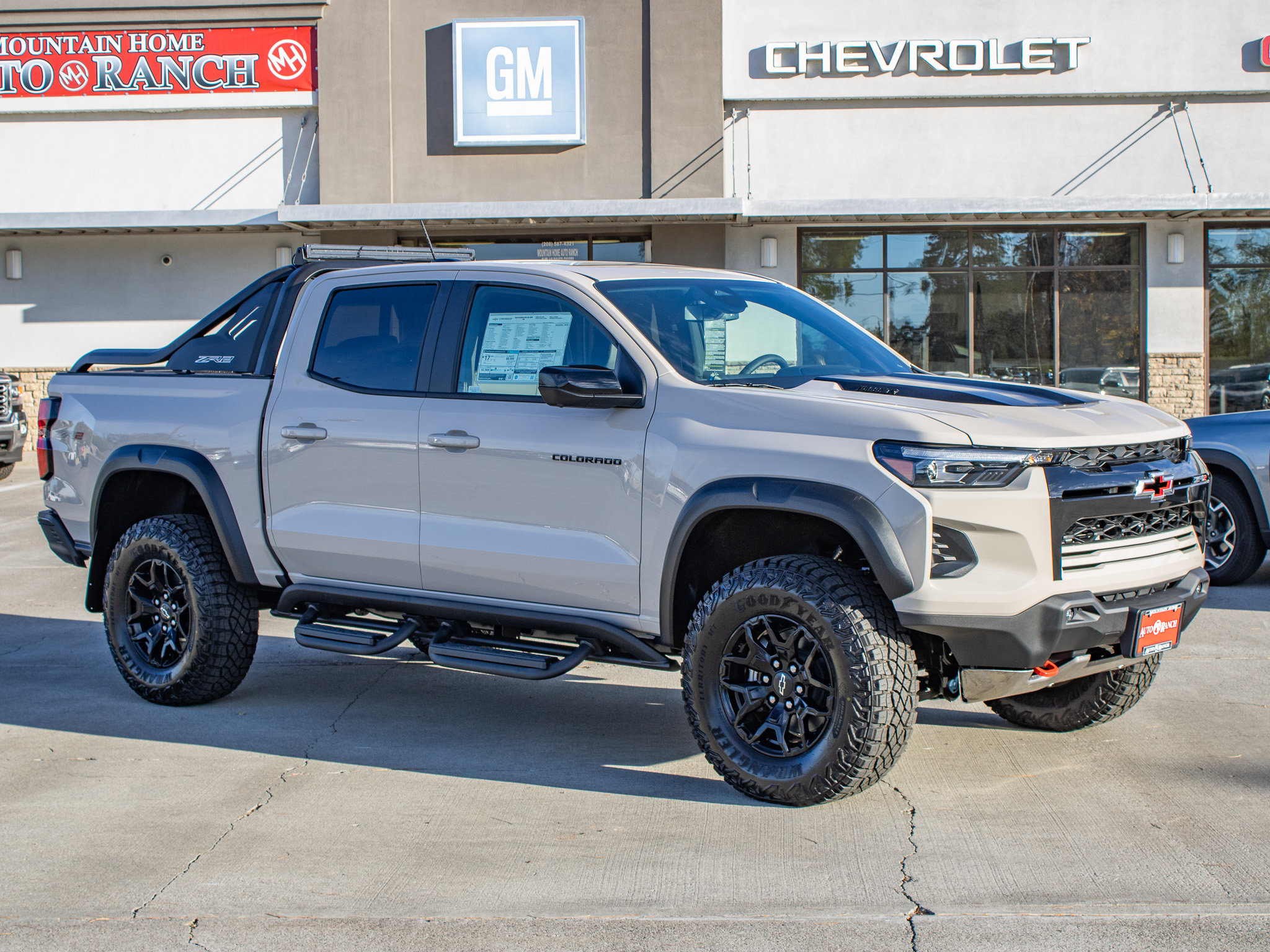 New 2026 Chevrolet Colorado ZR2 w/ Midnight Edition AWD/4WD image 2