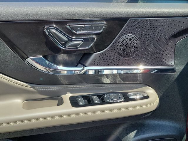 Certified 2025 Lincoln Corsair Reserve FWD image 16