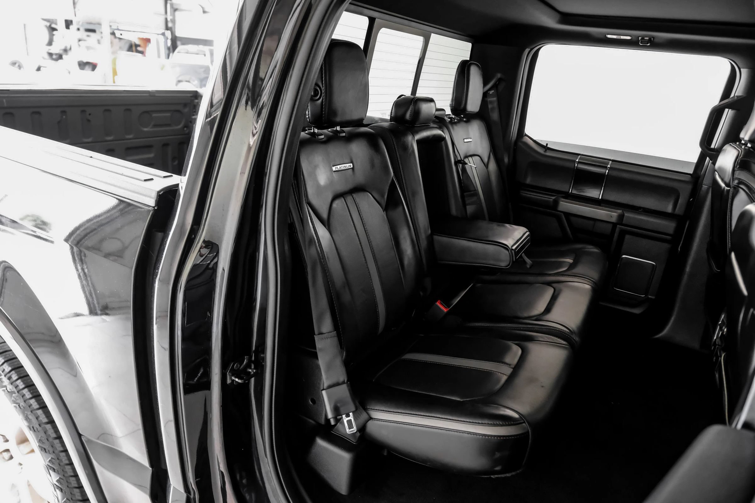 Used 2018 Ford F150 Platinum w/ Equipment Group 701A Luxury AWD/4WD image 30