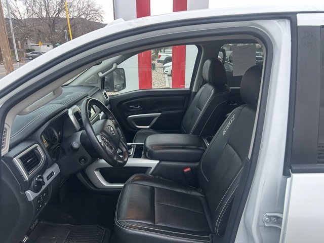 Used 2019 Nissan Titan PRO-4X image 7