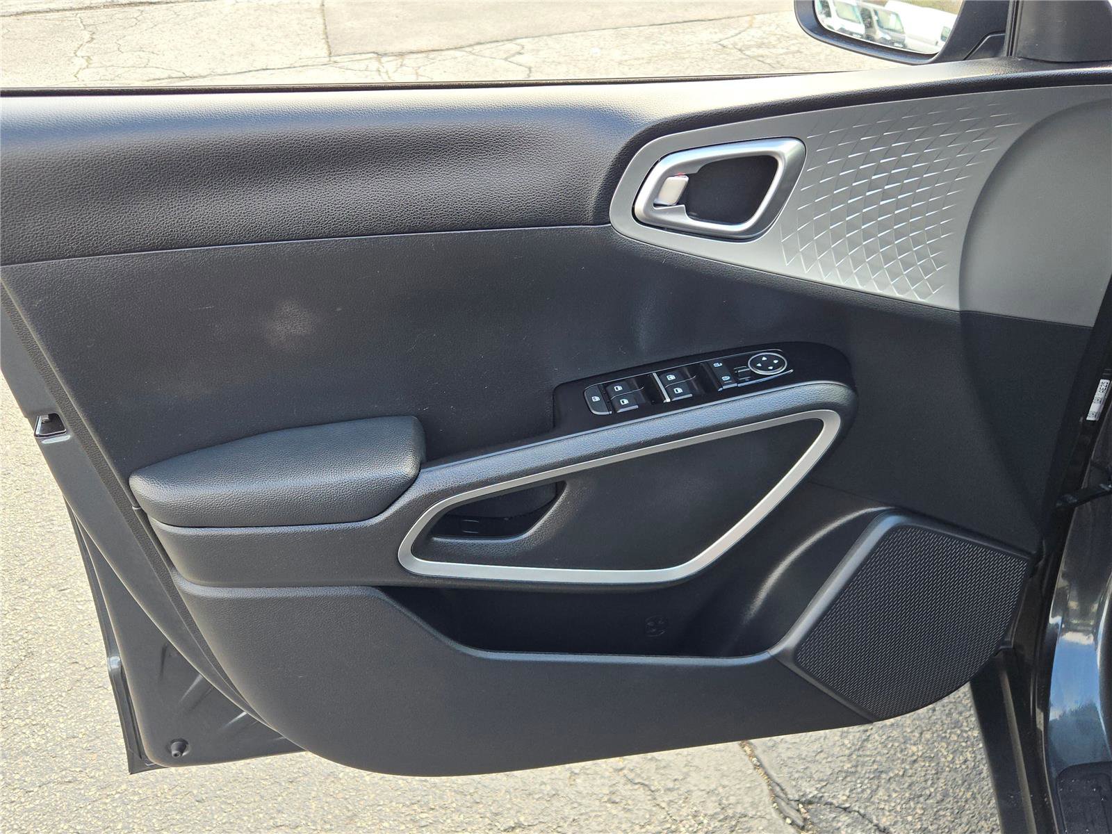 Used 2025 Kia Soul LX w/ LX Technology Package image 22