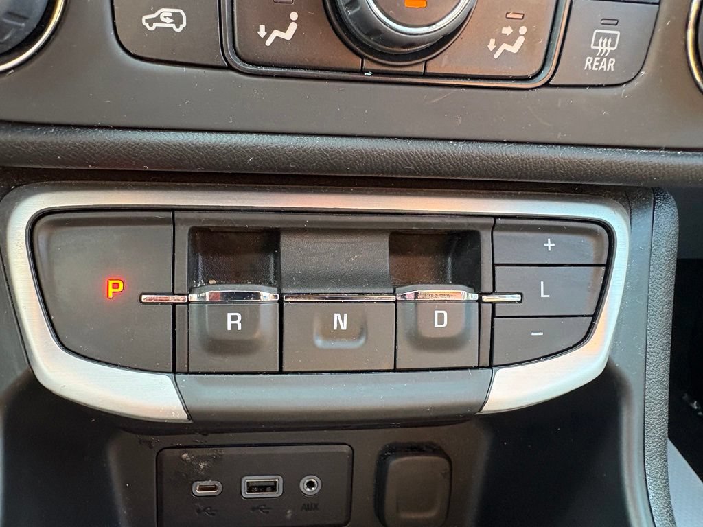 Used 2023 GMC Terrain SLE w/ Driver Convenience Package FWD image 3