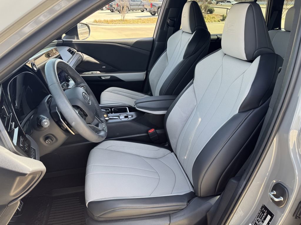 Used 2025 Lexus TX 500h AWD w/ Technology Package image 25