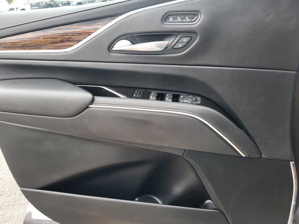 Used 2021 Cadillac Escalade Premium Luxury image 11