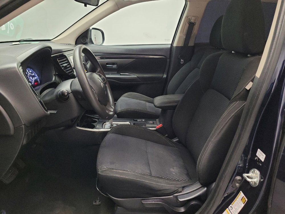 Used 2019 Mitsubishi Outlander ES image 17