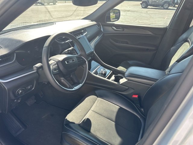 Used 2024 Jeep Grand Cherokee L Laredo image 11