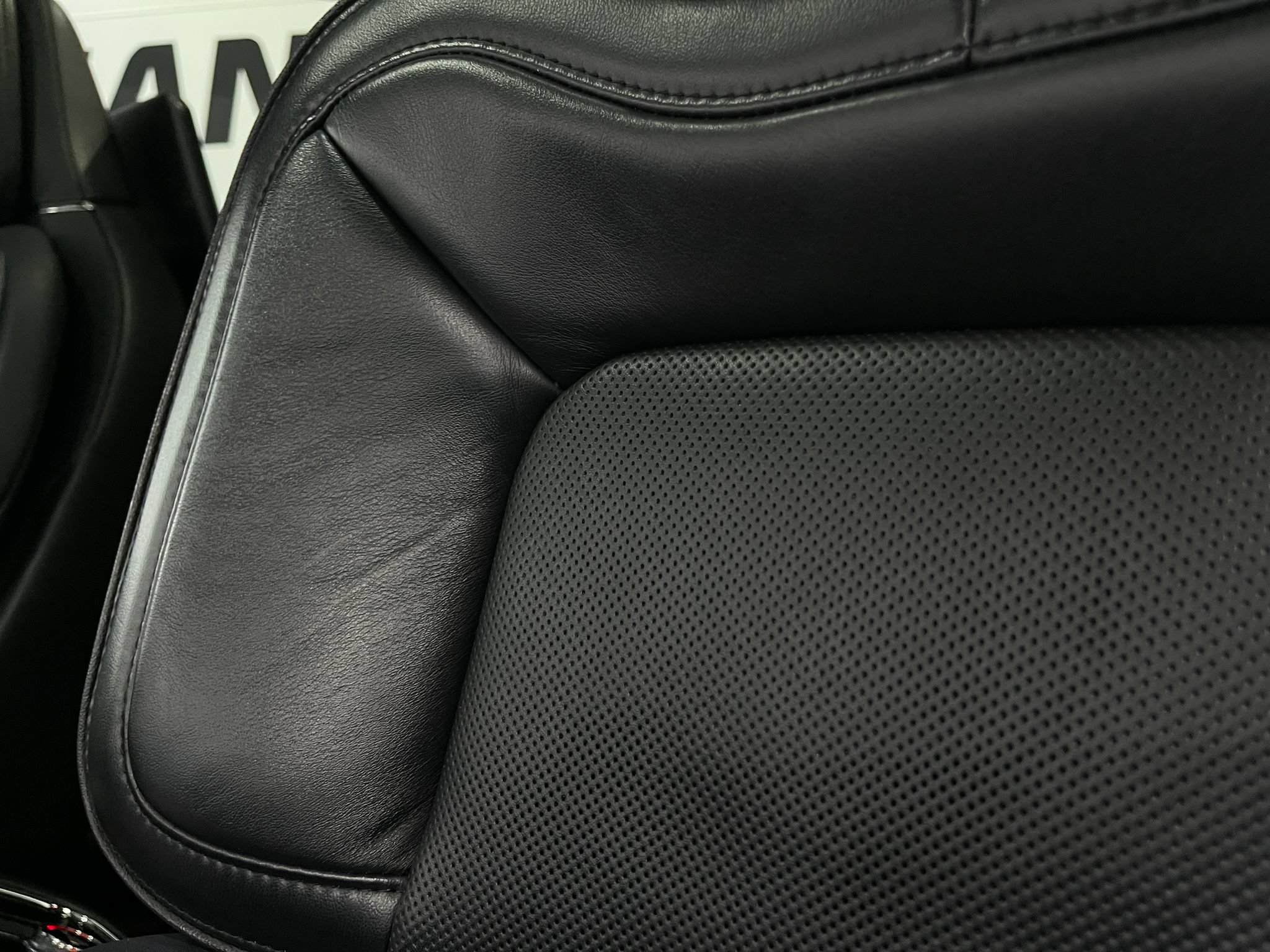 Used 2019 Lincoln Navigator Reserve AWD/4WD image 18