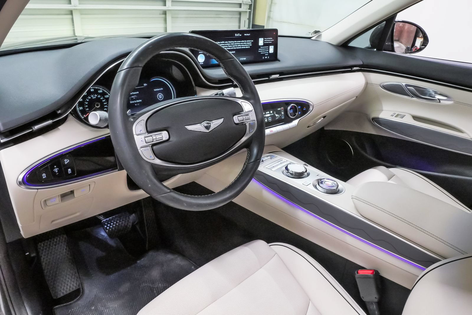 Certified 2022 Genesis GV70 2.5T w/ Advanced Package AWD/4WD image 2