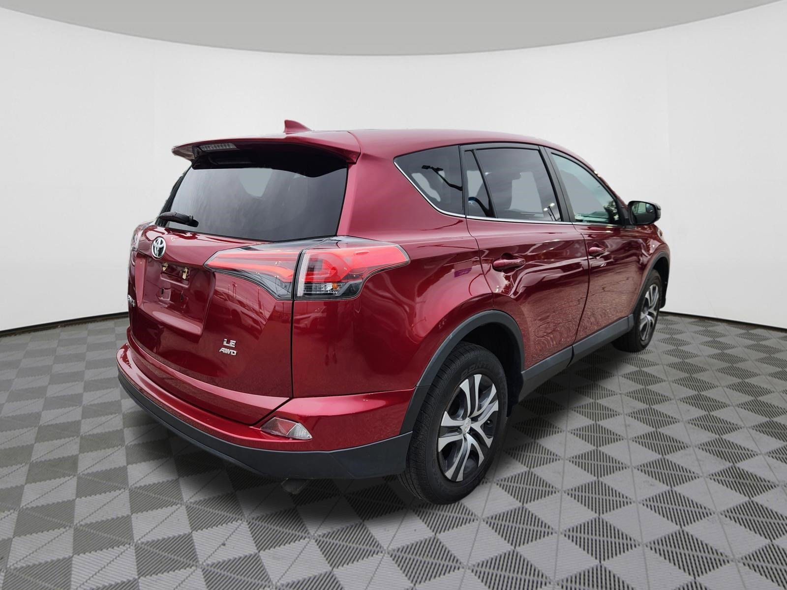 Used 2018 Toyota RAV4 LE w/ All Weather Liner Package AWD/4WD image 4