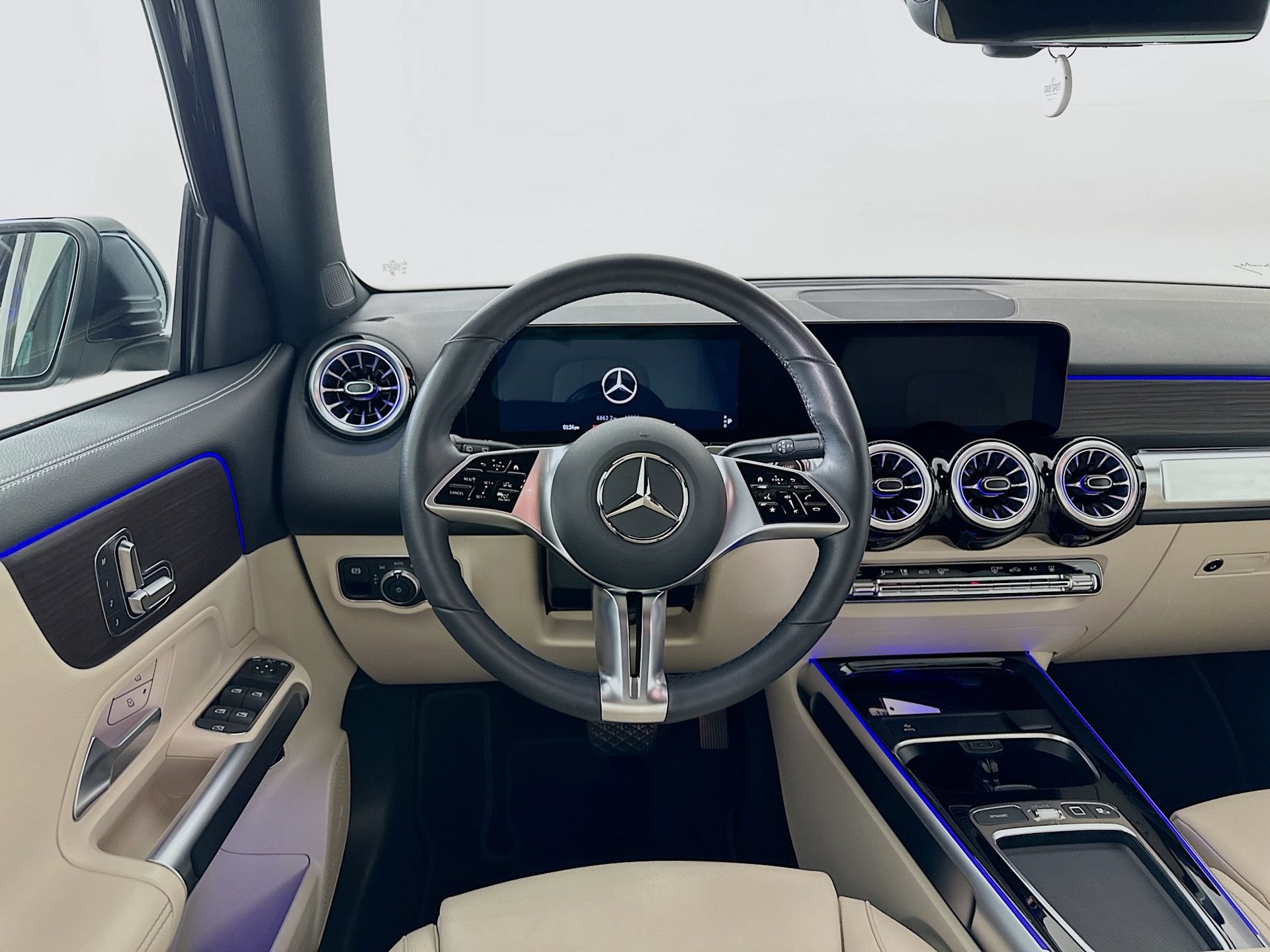 Used 2025 Mercedes-Benz EQB 250+ image 23