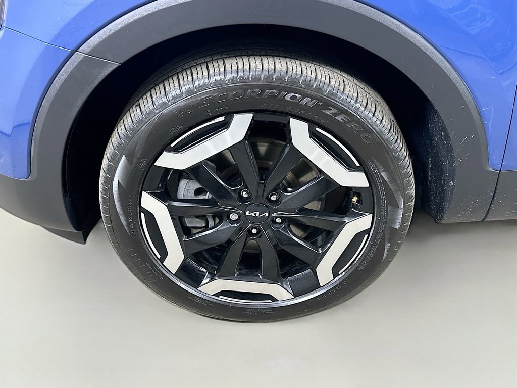 Used 2023 Kia Telluride EX w/ EX Captain's Chair Package image 8