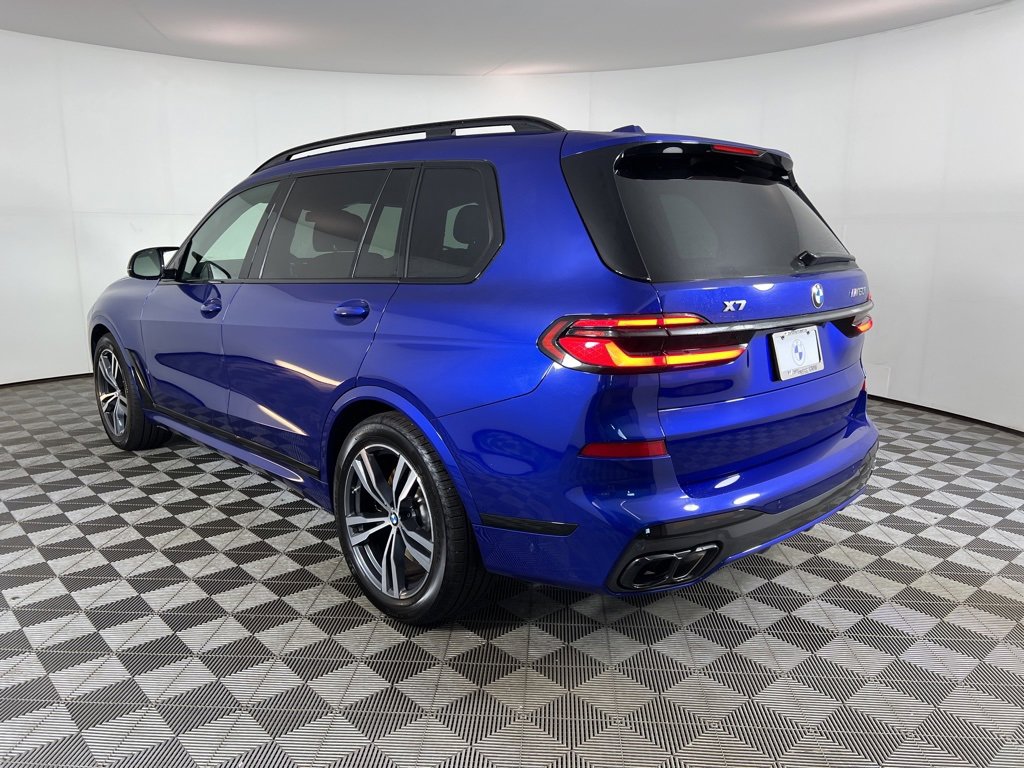 Used 2025 BMW X7 M60i w/ Climate Comfort Package image 11