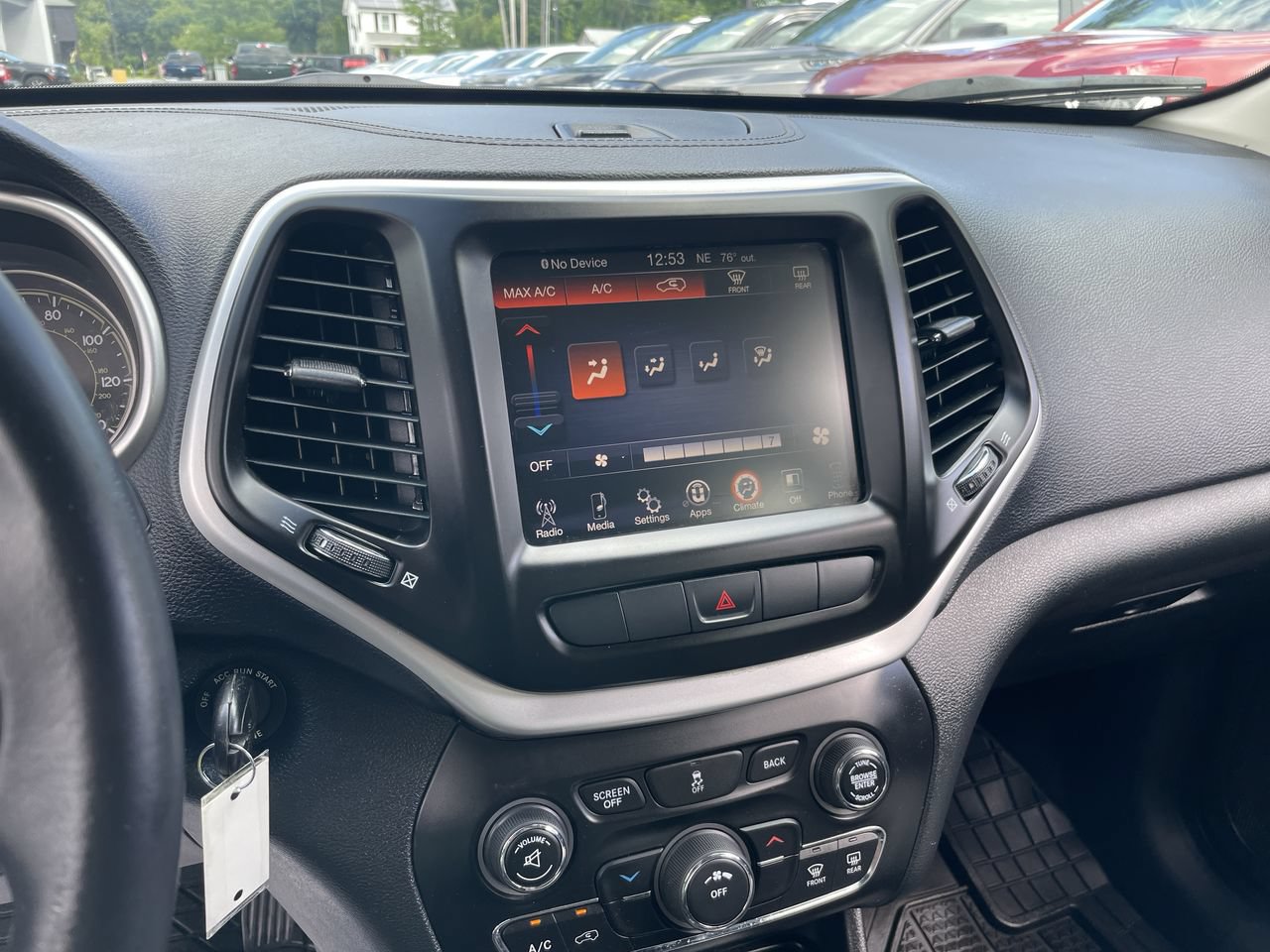 Used 2014 Jeep Cherokee Latitude AWD/4WD image 32
