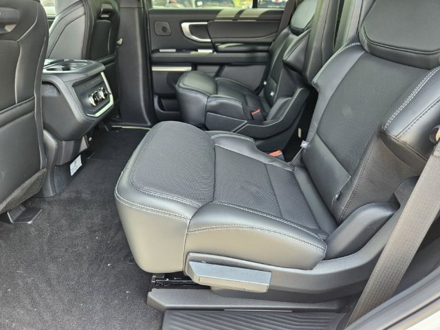 New 2027 Ford Expedition Platinum w/ Stealth Appearance Package AWD/4WD image 16