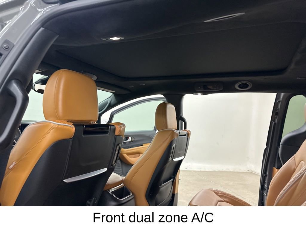 Used 2023 Chrysler Pacifica Pinnacle w/ Trailer Tow Group image 28