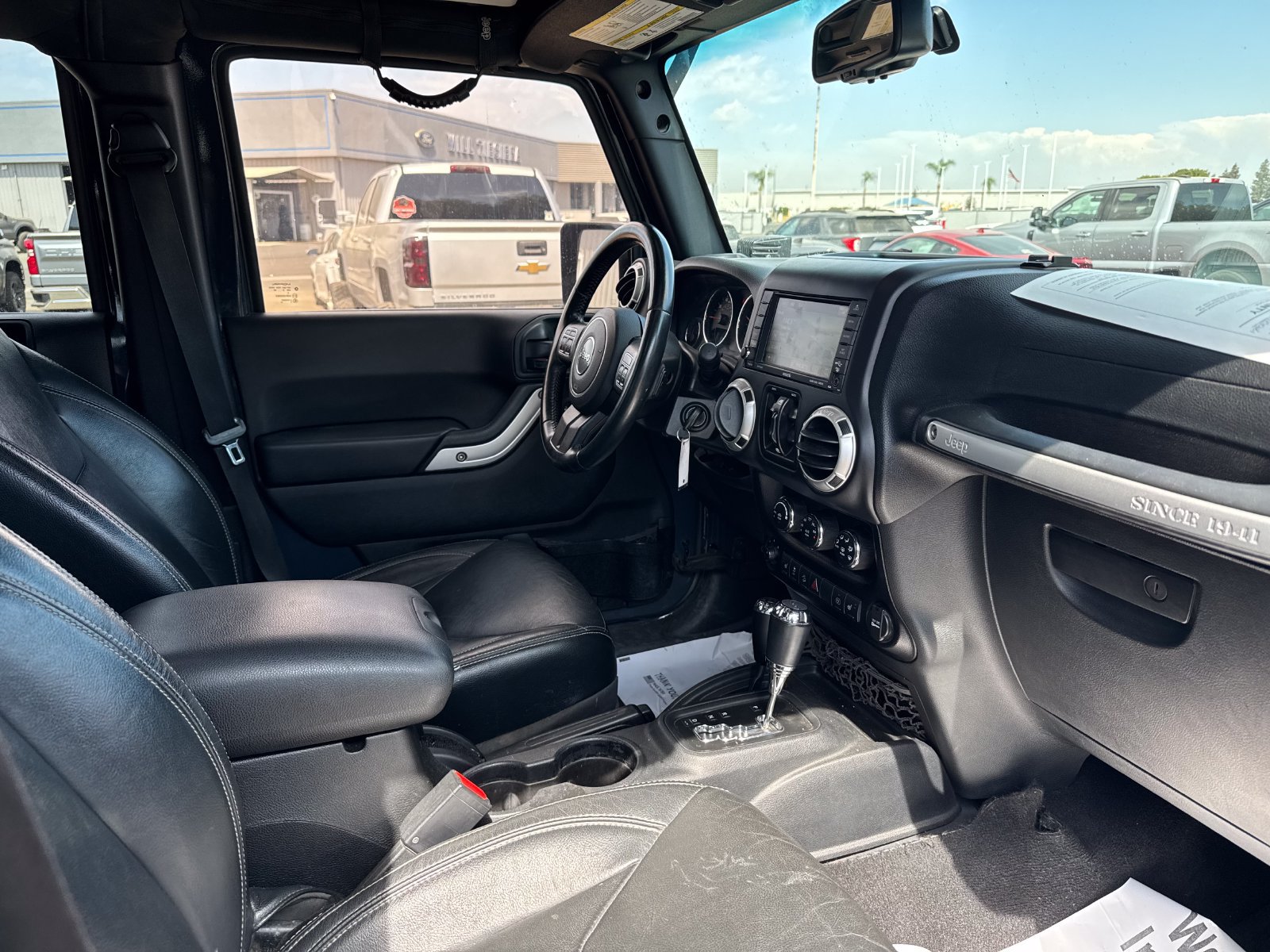 Used 2016 Jeep Wrangler Unlimited Sahara w/ Connectivity Group AWD/4WD image 18