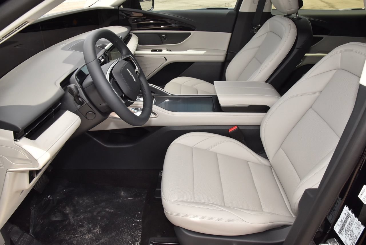 New 2026 Lincoln Nautilus Premier AWD/4WD image 13