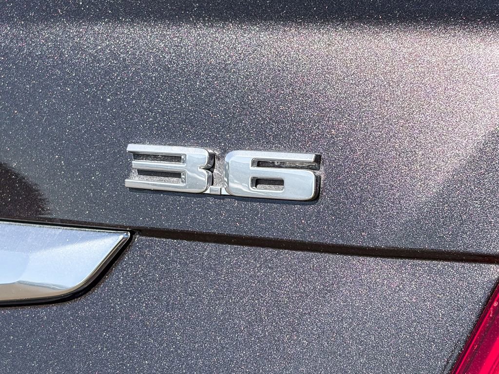 Used 2017 Cadillac XT5 Luxury w/ Driver Awareness Package image 9