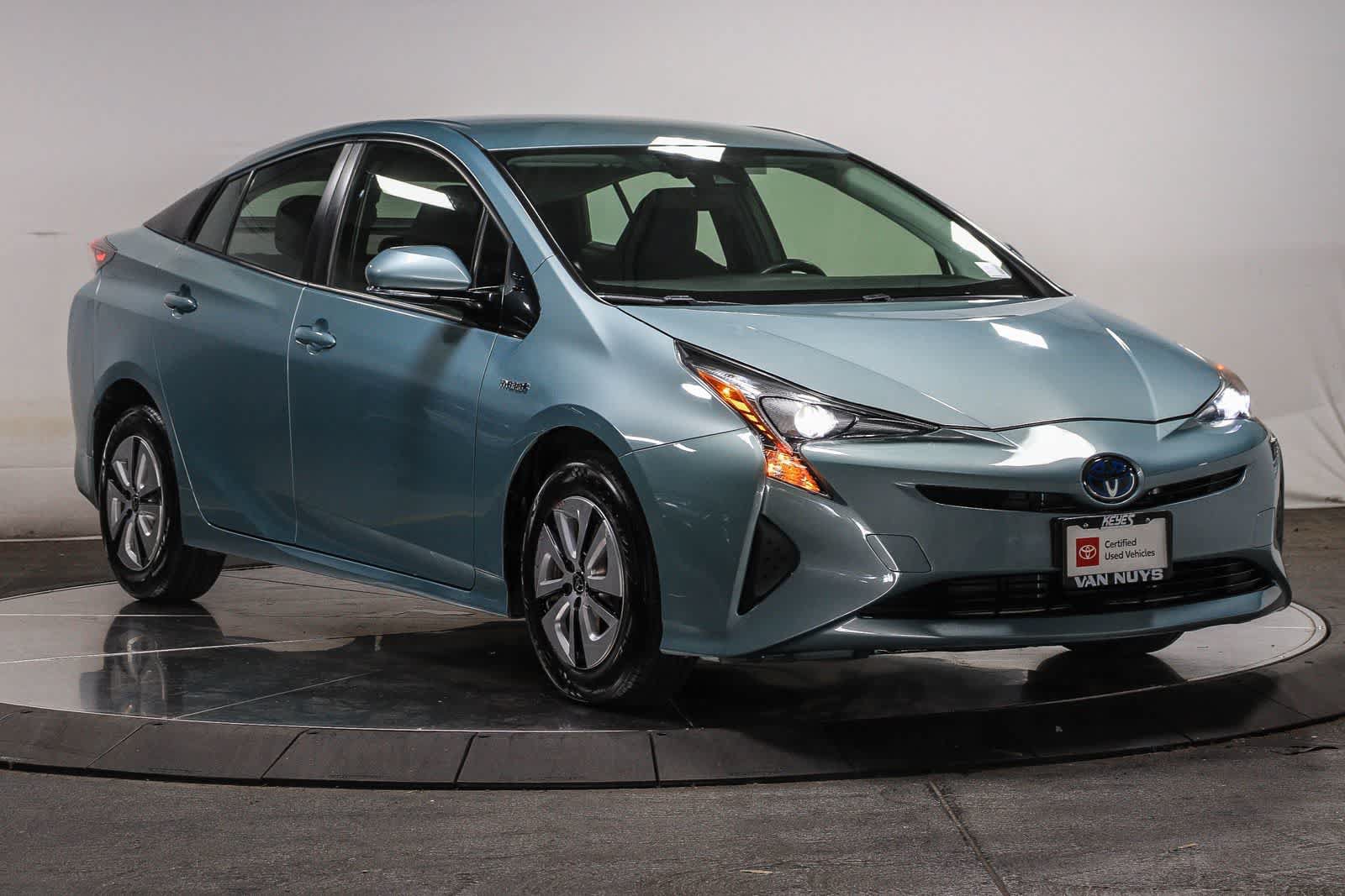 Certified 2017 Toyota Prius Two w/ Carpet Mat Package FWD image 6