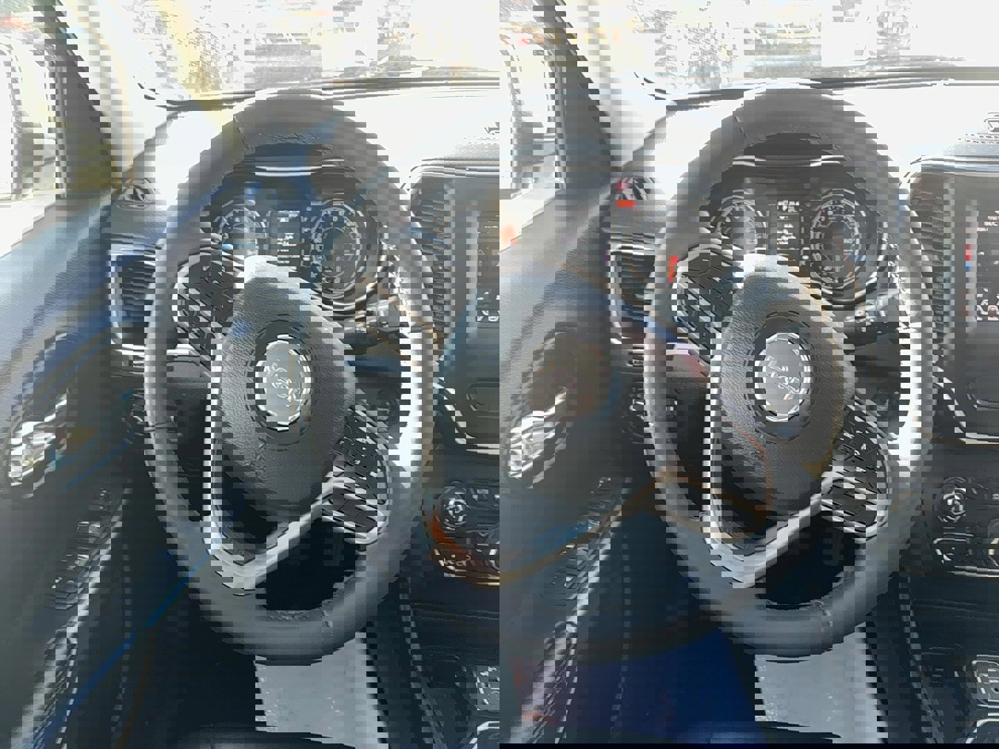 Used 2020 Jeep Cherokee Latitude Plus image 17