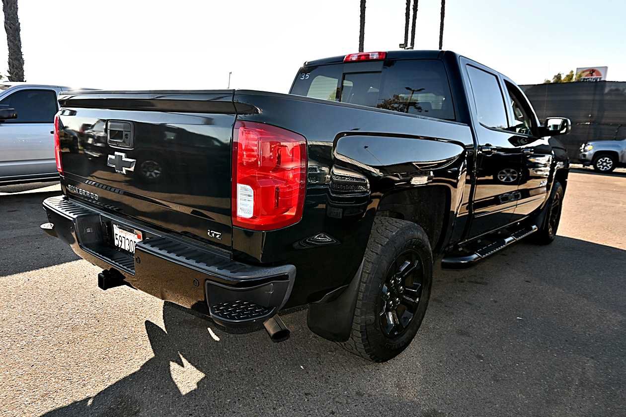 Used 2017 Chevrolet Silverado 1500 LTZ Z71 w/ LTZ Plus Package AWD/4WD image 7