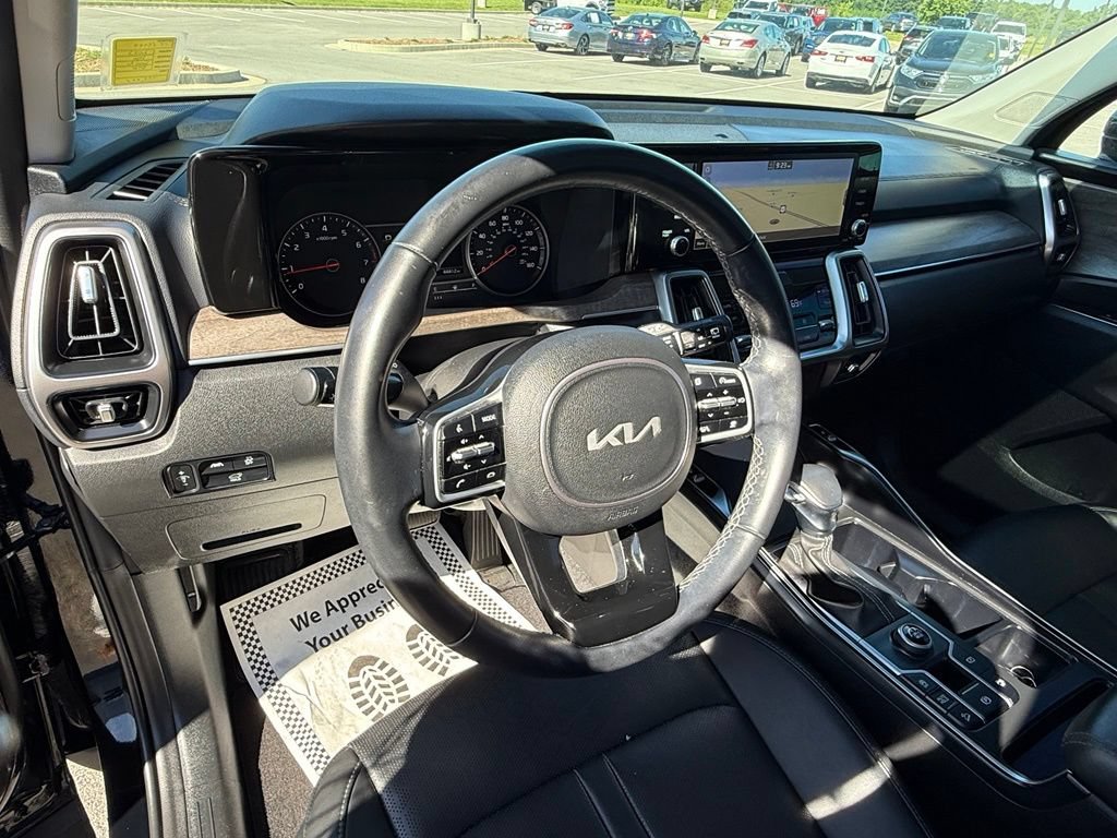 Used 2023 Kia Sorento EX w/ Panoramic Sunroof Package FWD image 18