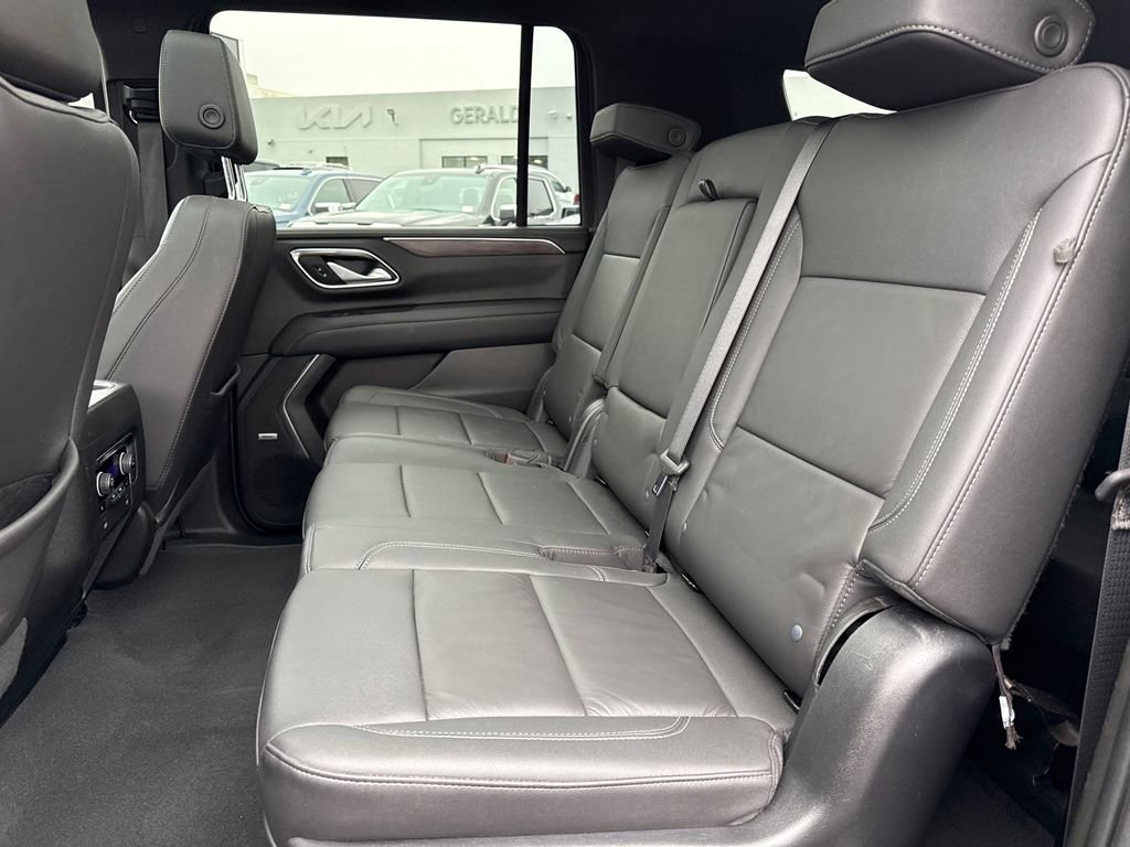 Used 2022 Chevrolet Suburban LT w/ LT Signature Plus Package image 35