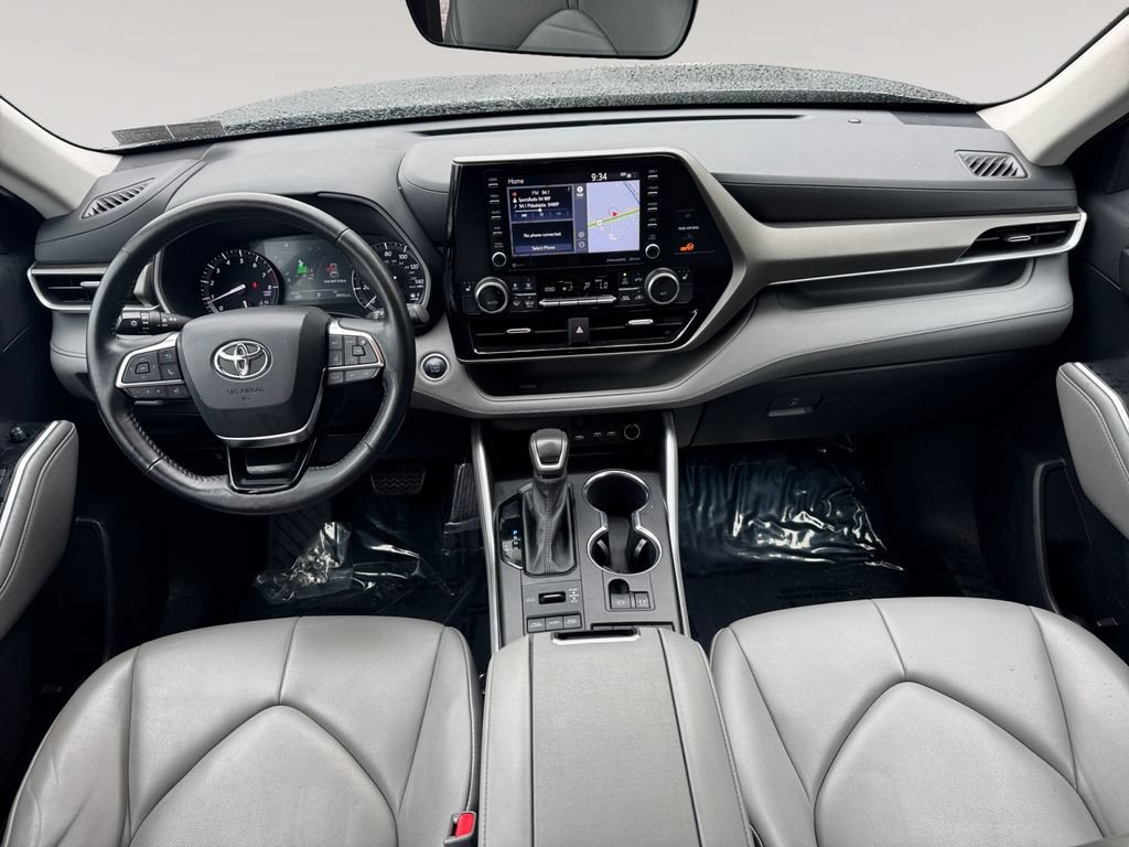 Used 2021 Toyota Highlander XLE AWD/4WD image 10