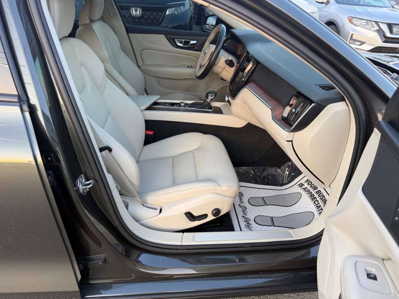 Used 2020 Volvo S60 T5 Momentum FWD image 13