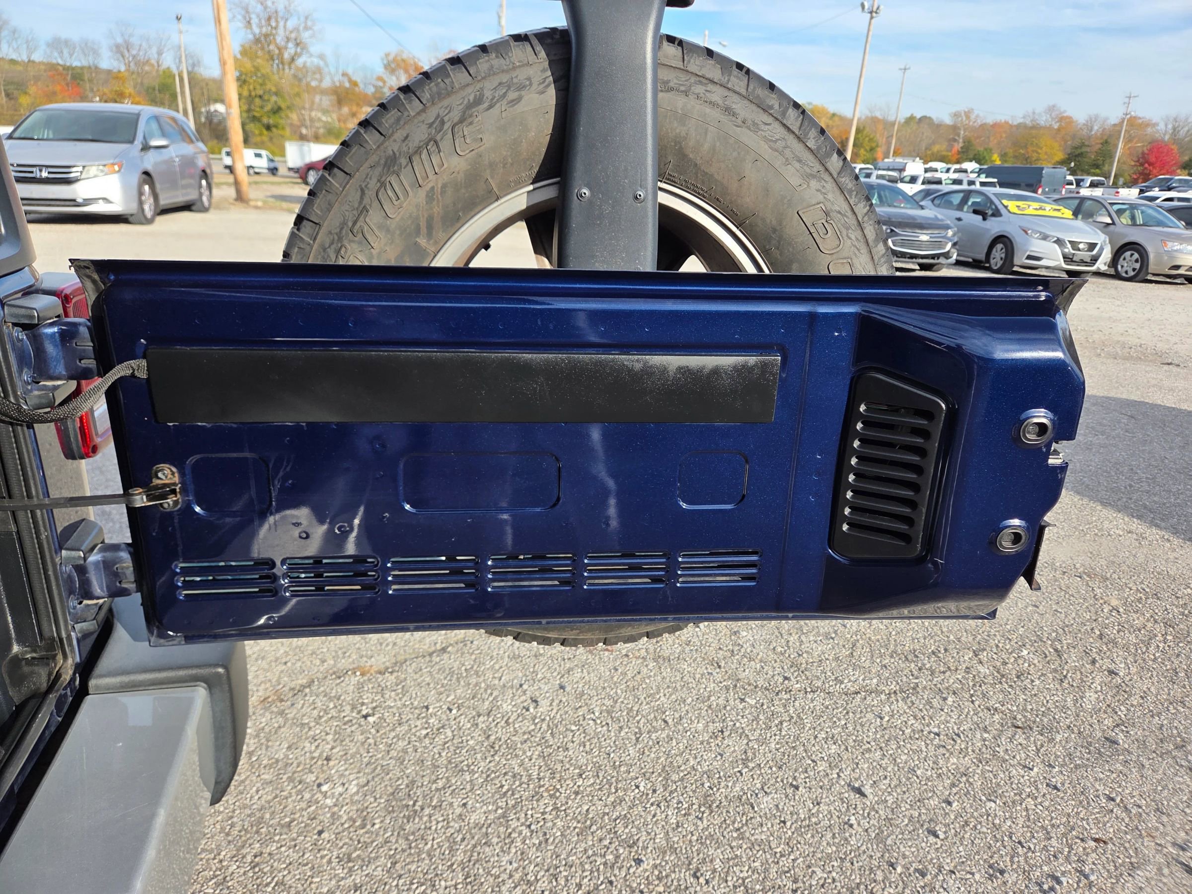 Used 2013 Jeep Wrangler Unlimited Sahara w/ Connectivity Group image 18