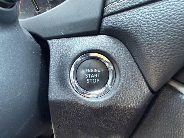Used 2025 Toyota RAV4 XLE FWD image 23