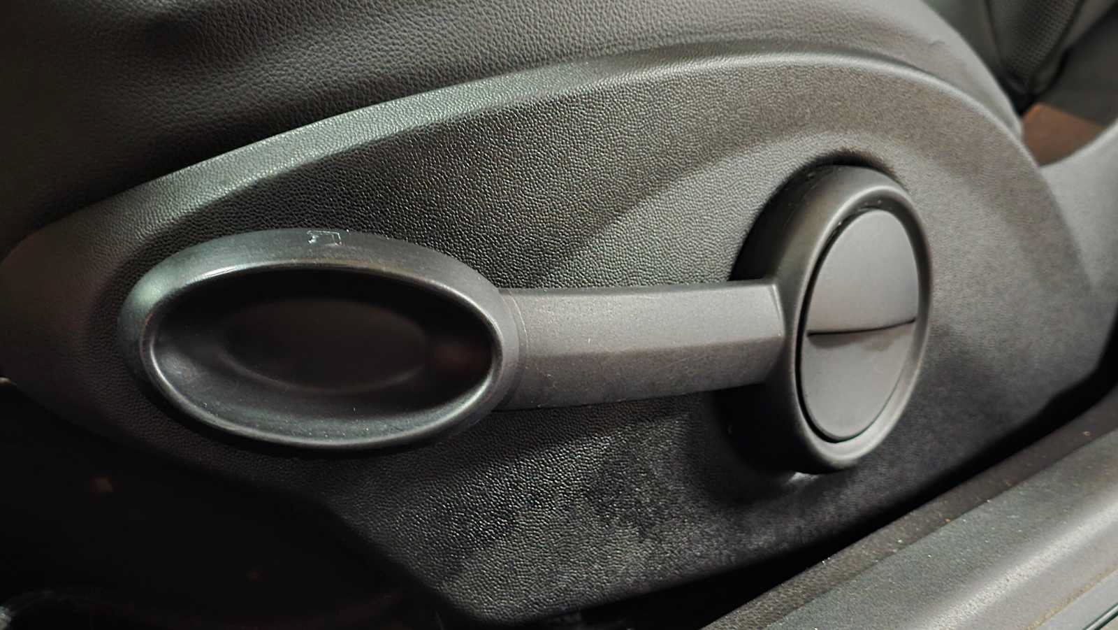 Used 2013 MINI Cooper Clubman FWD image 23