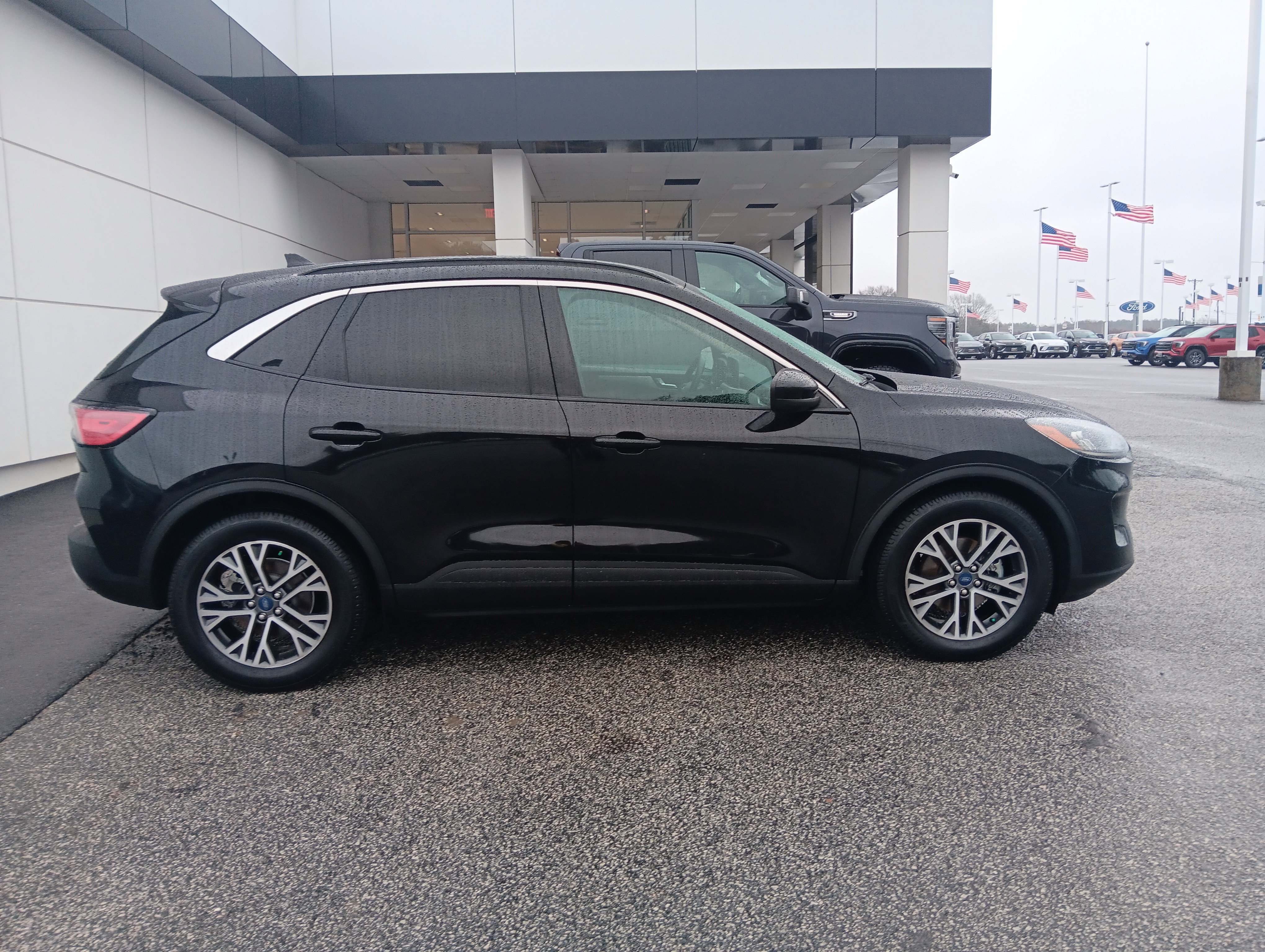 Used 2020 Ford Escape SEL image 4