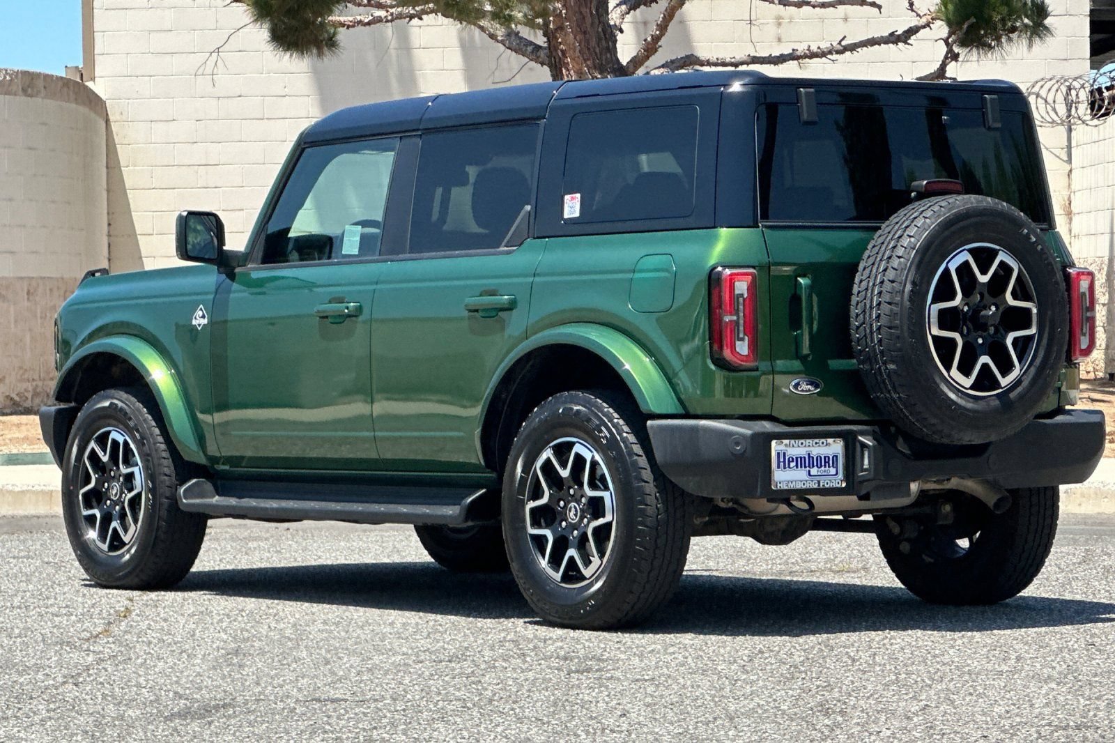 Used 2025 Ford Bronco Outer Banks AWD/4WD image 6