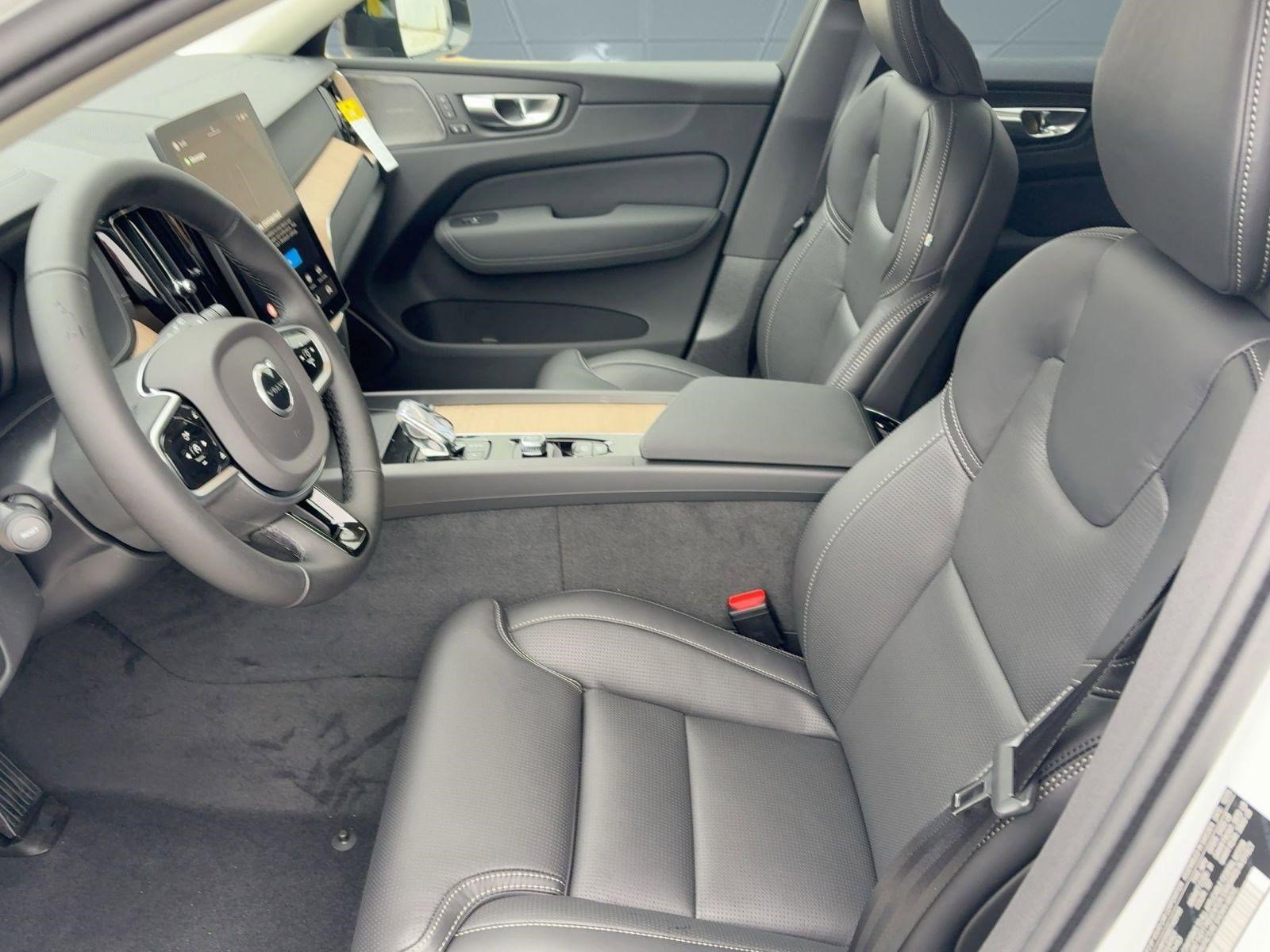 New 2026 Volvo XC60 B5 Ultra w/ Climate Package image 5