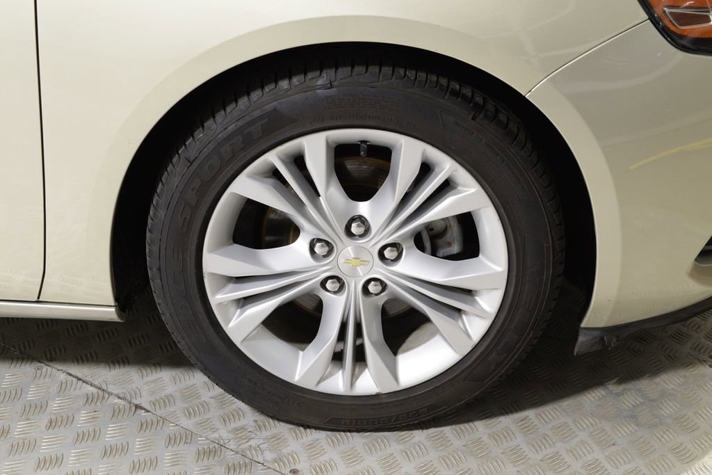 Used 2015 Chevrolet Impala LT w/ Convenience Package image 38
