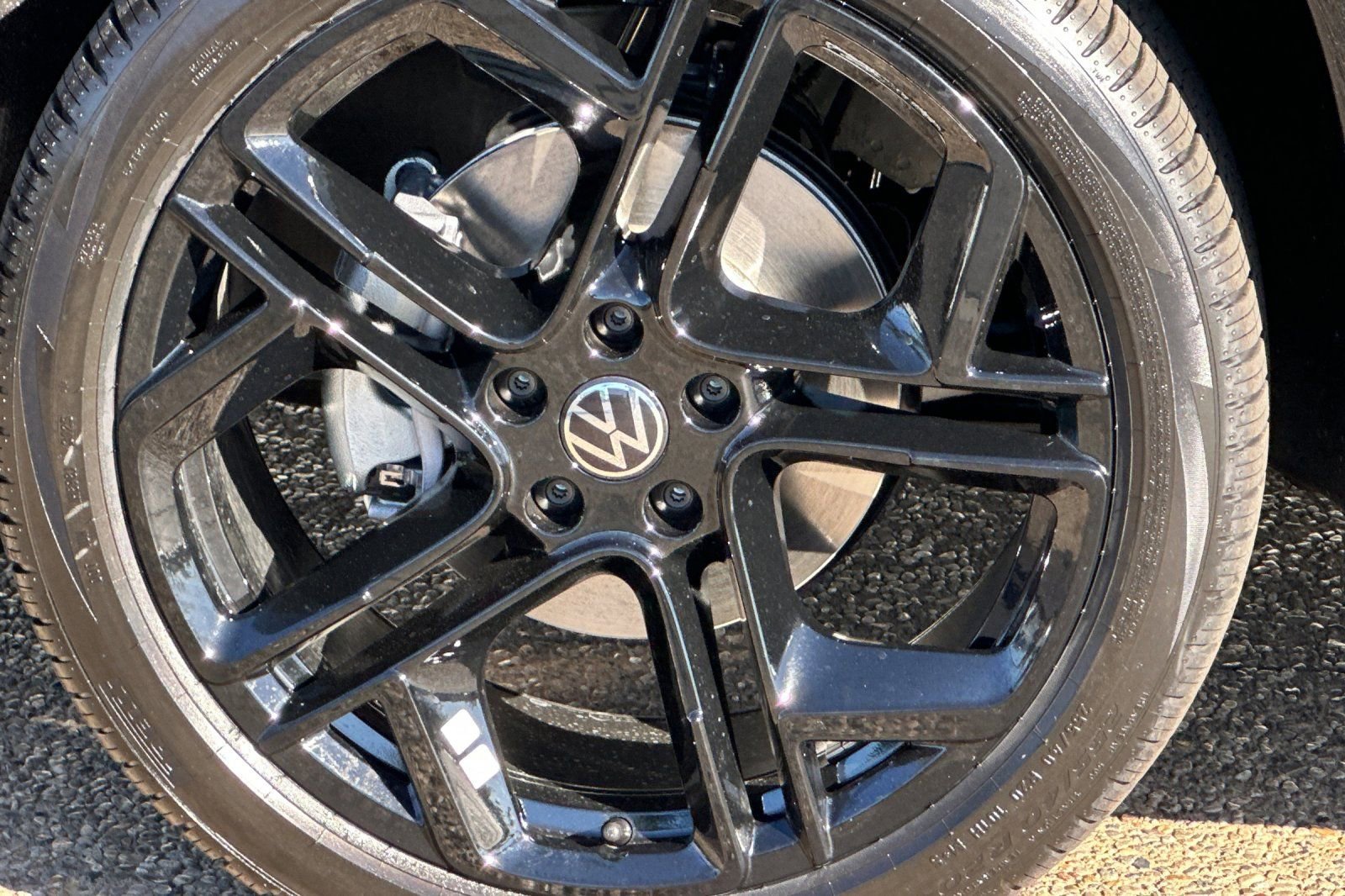 New 2026 Volkswagen Tiguan SE R-Line image 23