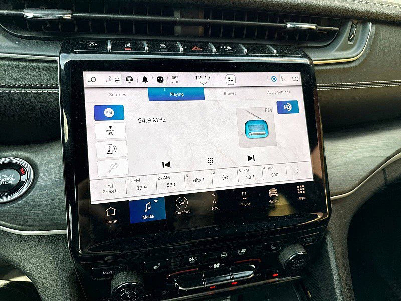 Used 2024 Jeep Grand Cherokee L Limited w/ Luxury Tech Group II image 11