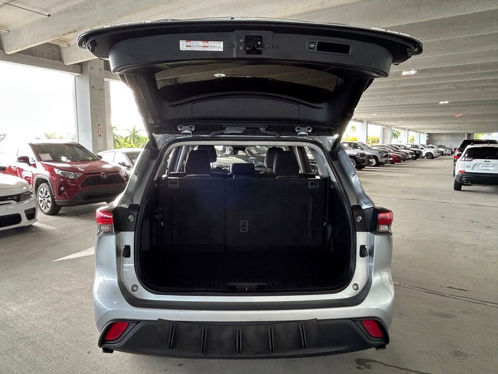 Used 2023 Toyota Highlander LE image 38