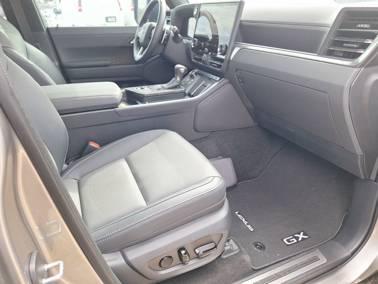 Used 2025 Lexus GX 550 image 34