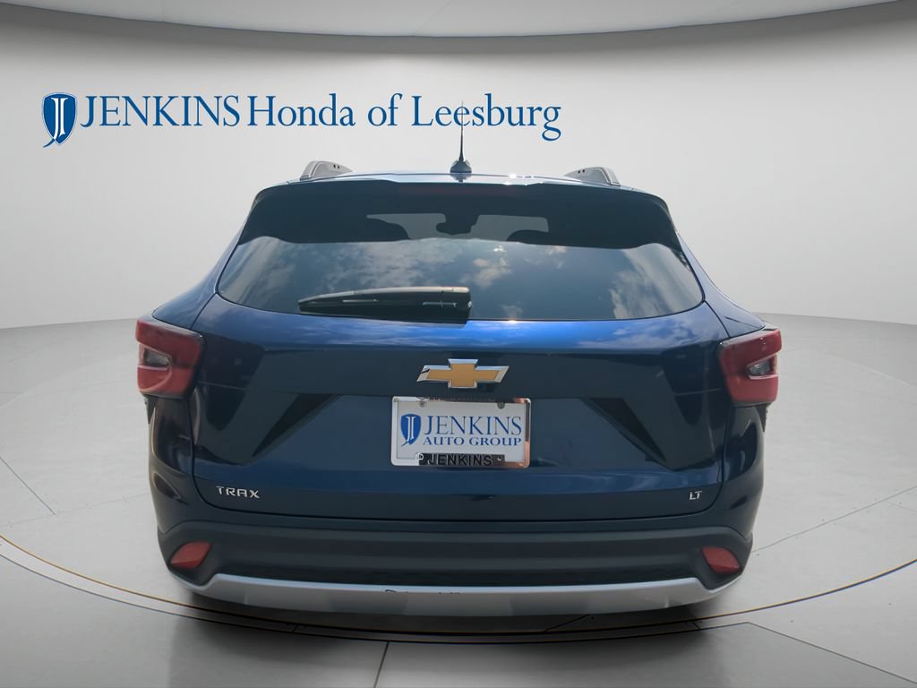 Used 2024 Chevrolet Trax LT w/ LT Convenience Package FWD image 5