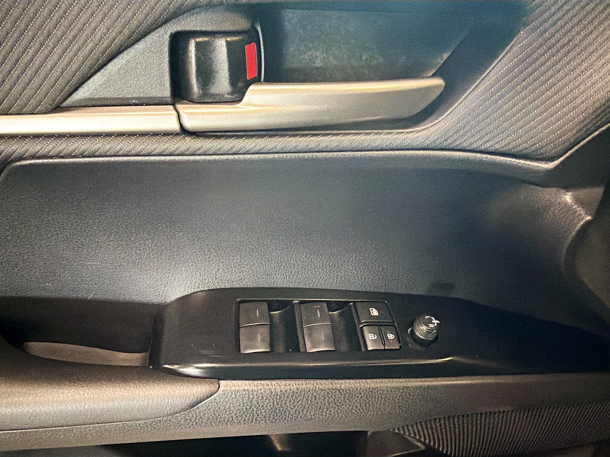 Used 2025 Toyota Camry SE FWD image 15