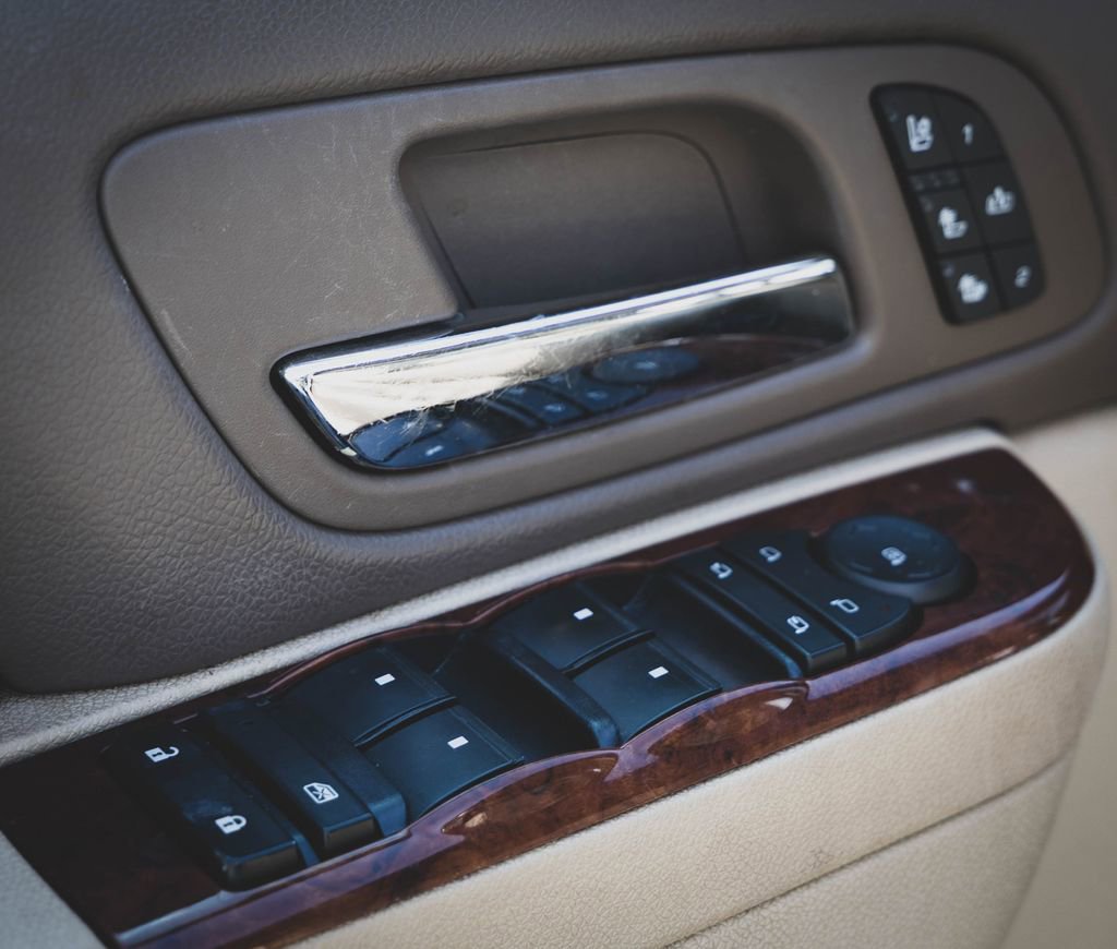 Used 2011 Chevrolet Suburban LTZ image 15