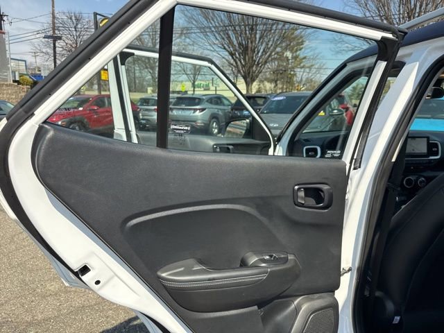 Used 2023 Hyundai Venue Limited image 34