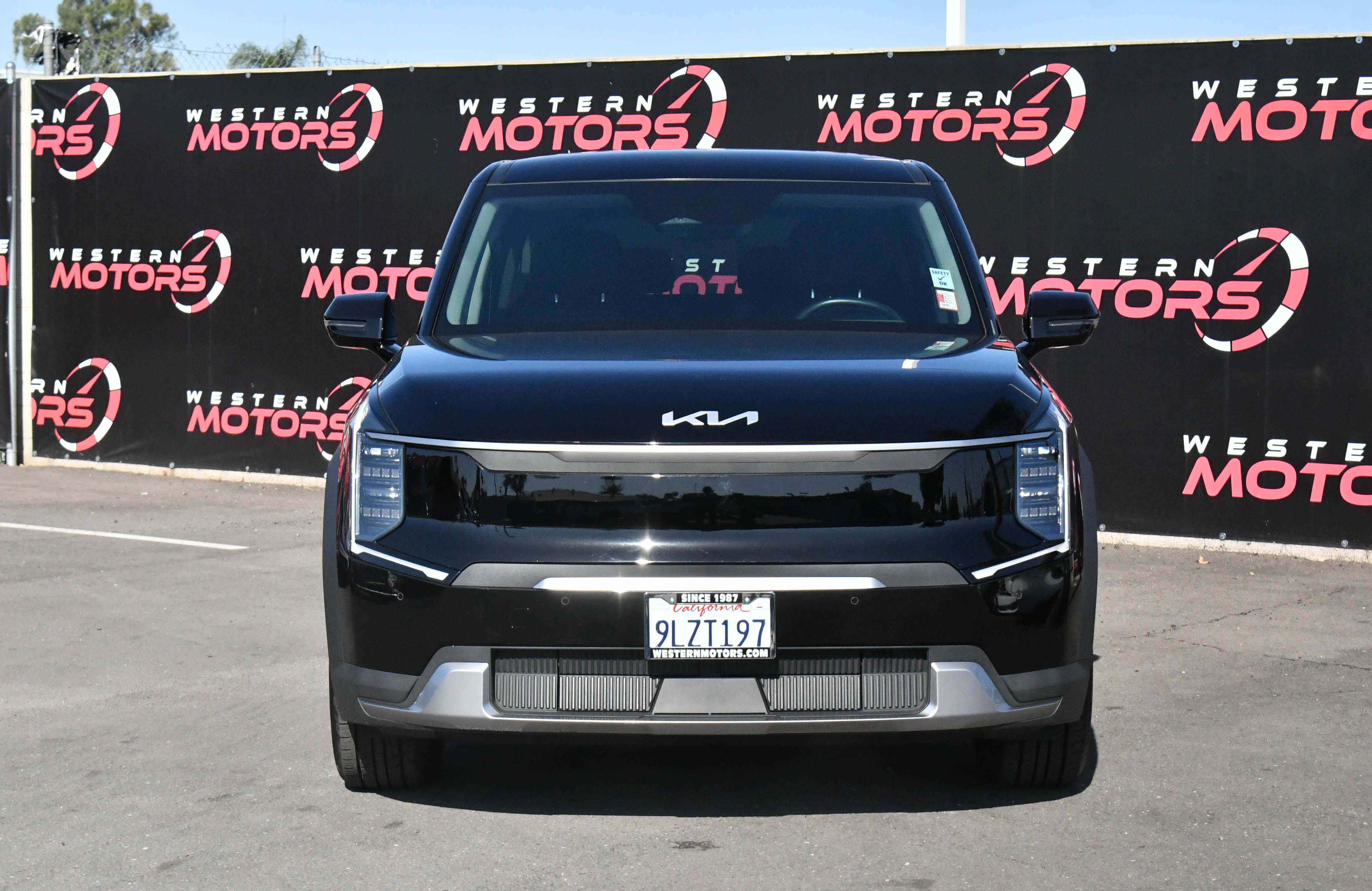 Used 2024 Kia EV9 Light Long Range RWD image 2