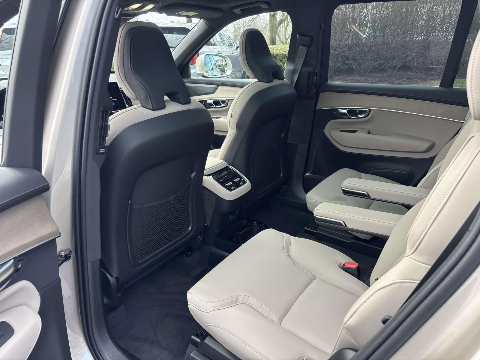 New 2026 Volvo XC90 B6 Plus w/ Protection Package Premier image 27