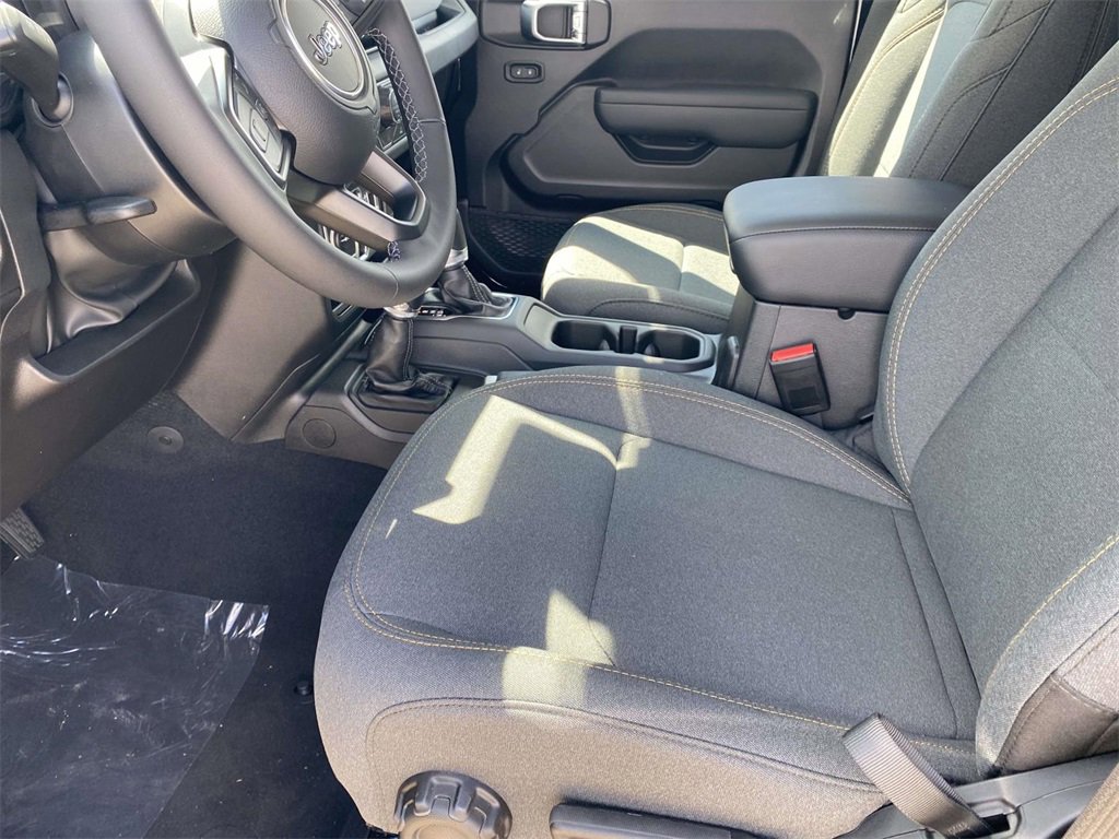 New 2025 Jeep Gladiator Sport image 13